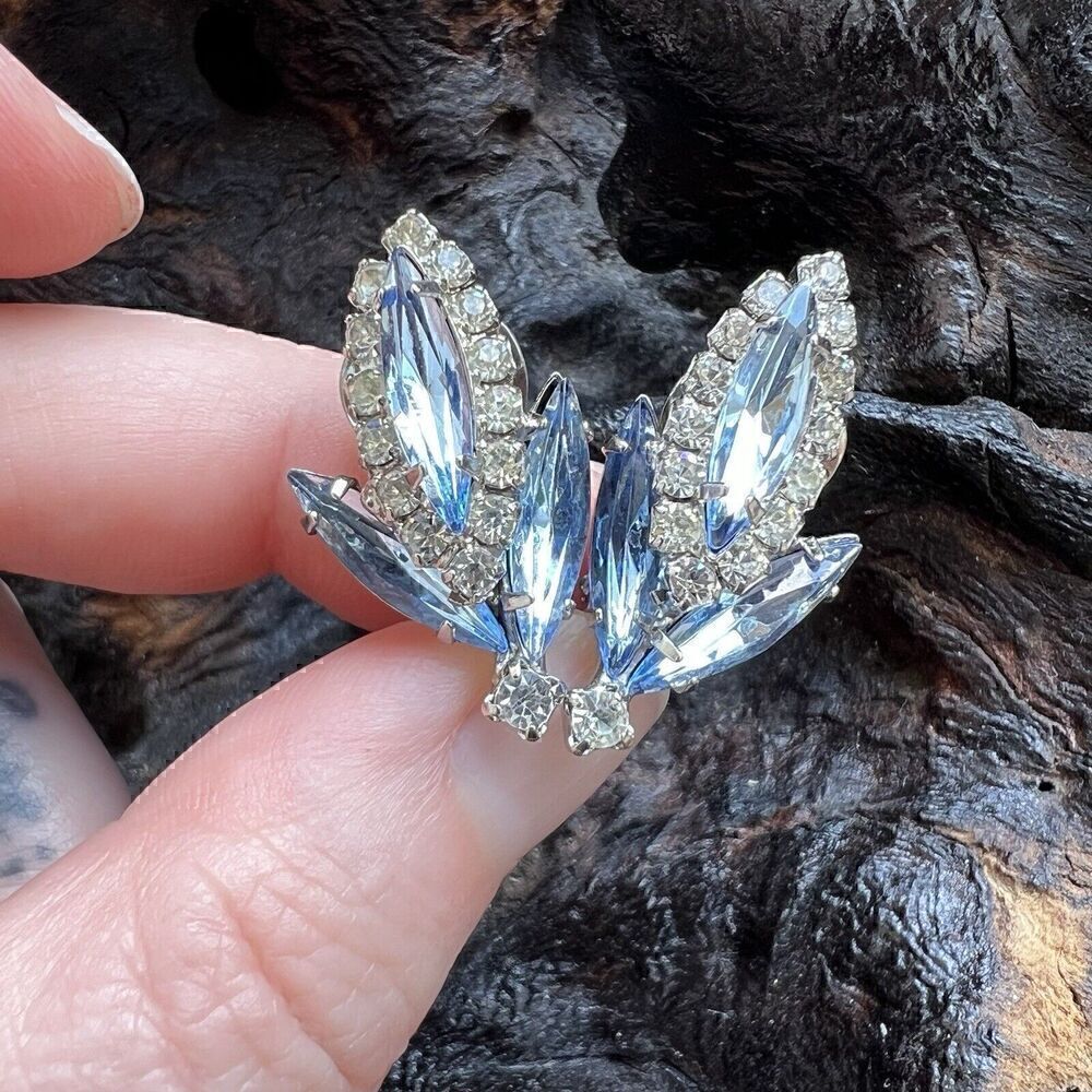 Vintage Weiss Light Blue Teal Rhinestone Clip Earrings Marquise Cluster